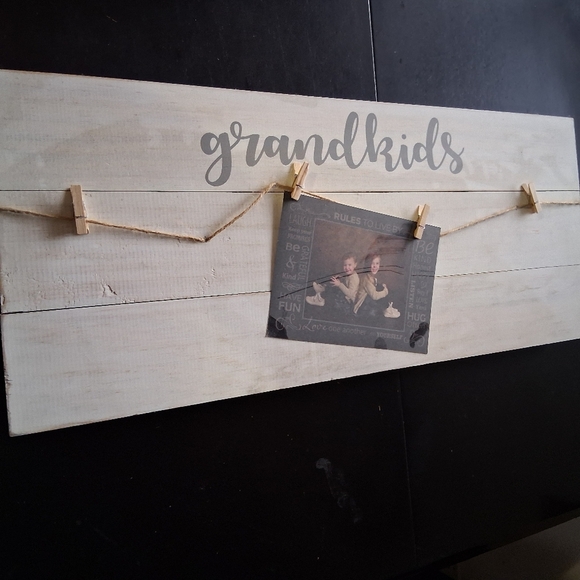 NWOT Grandkids Display Wall Hanging   Size 24"×10" - Picture 3 of 8